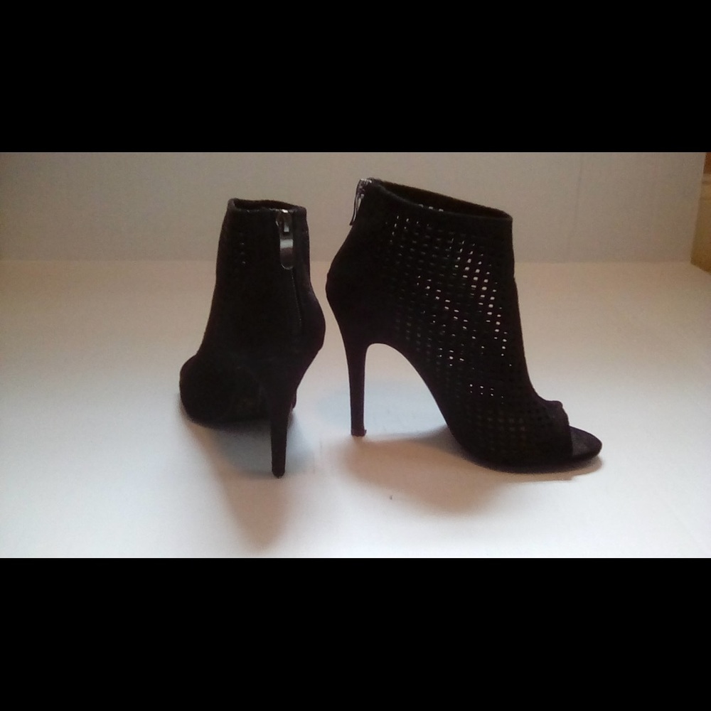 COPY - Women’s Chinese Laundry black heels. Size 7.5.